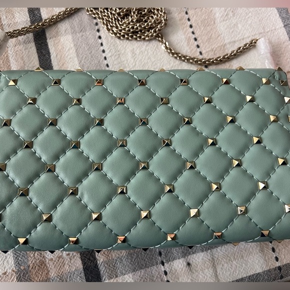 NWT VALENTINO Sage Green Quilted Rockstud Spike Chain Clutch Boutique - Picture 2 of 9